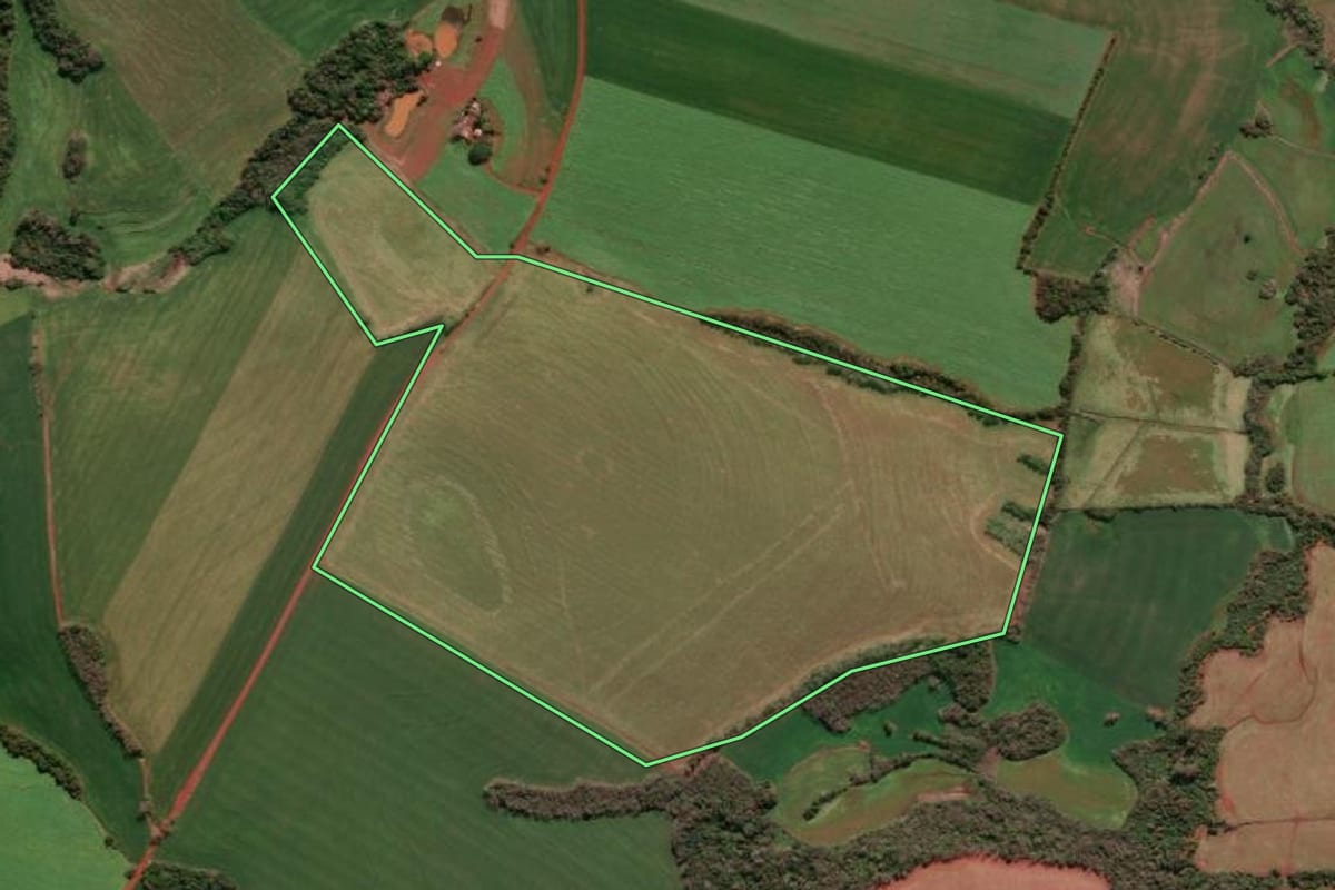 Imagem de satélite do imóvel rural em Giruá (RS), com o contorno declarado no CAR desenhado por cima.