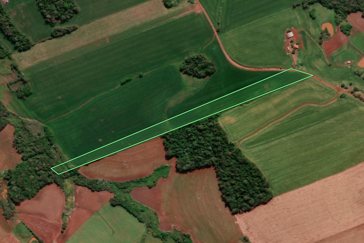 Imagem de satélite do imóvel rural em Giruá (RS), com o contorno declarado no CAR desenhado por cima.