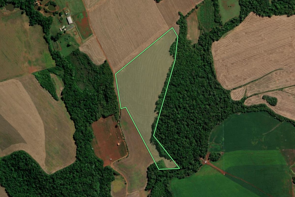 Imagem de satélite do imóvel rural em Giruá (RS), com o contorno declarado no CAR desenhado por cima.