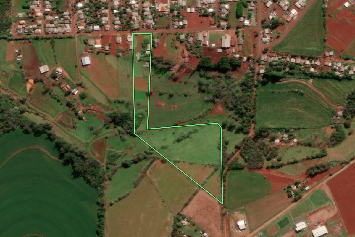 Imagem de satélite do imóvel rural em Giruá (RS), com o contorno declarado no CAR desenhado por cima.