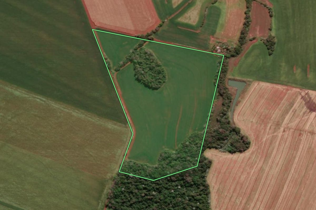 Imagem de satélite do imóvel rural em Giruá (RS), com o contorno declarado no CAR desenhado por cima.