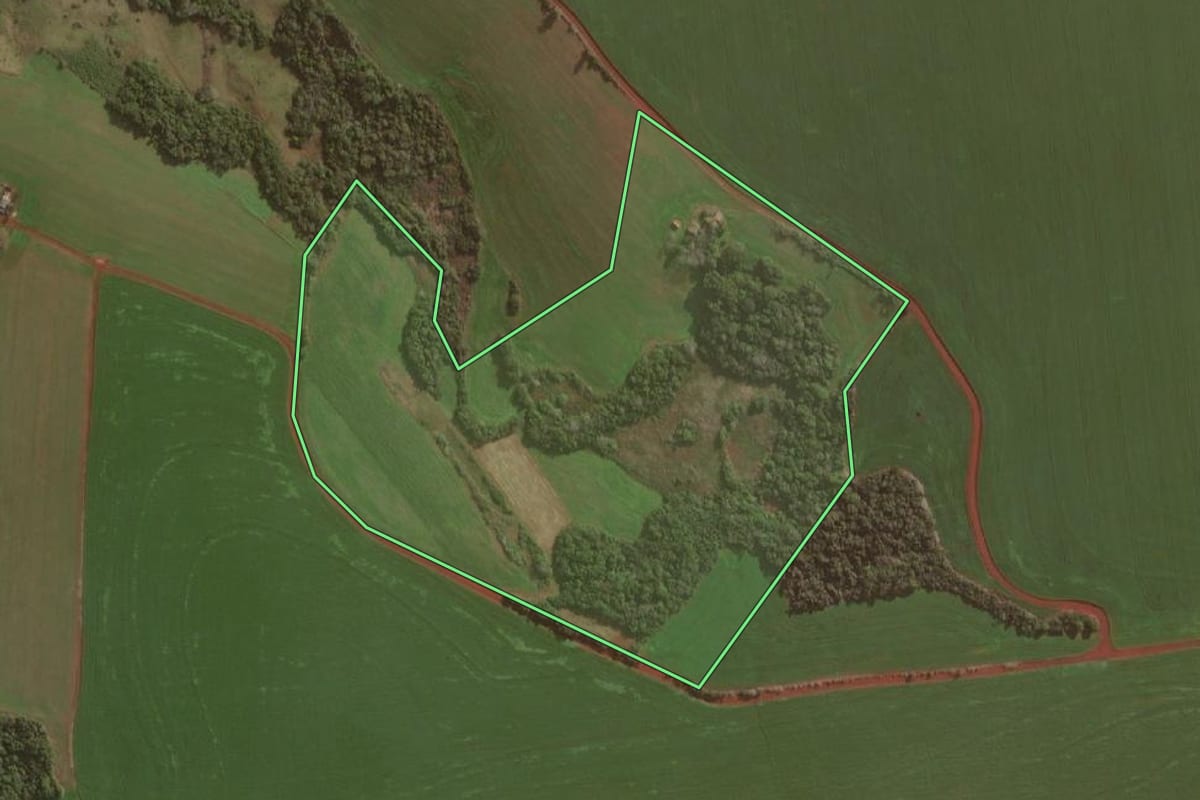 Imagem de satélite do imóvel rural em Giruá (RS), com o contorno declarado no CAR desenhado por cima.