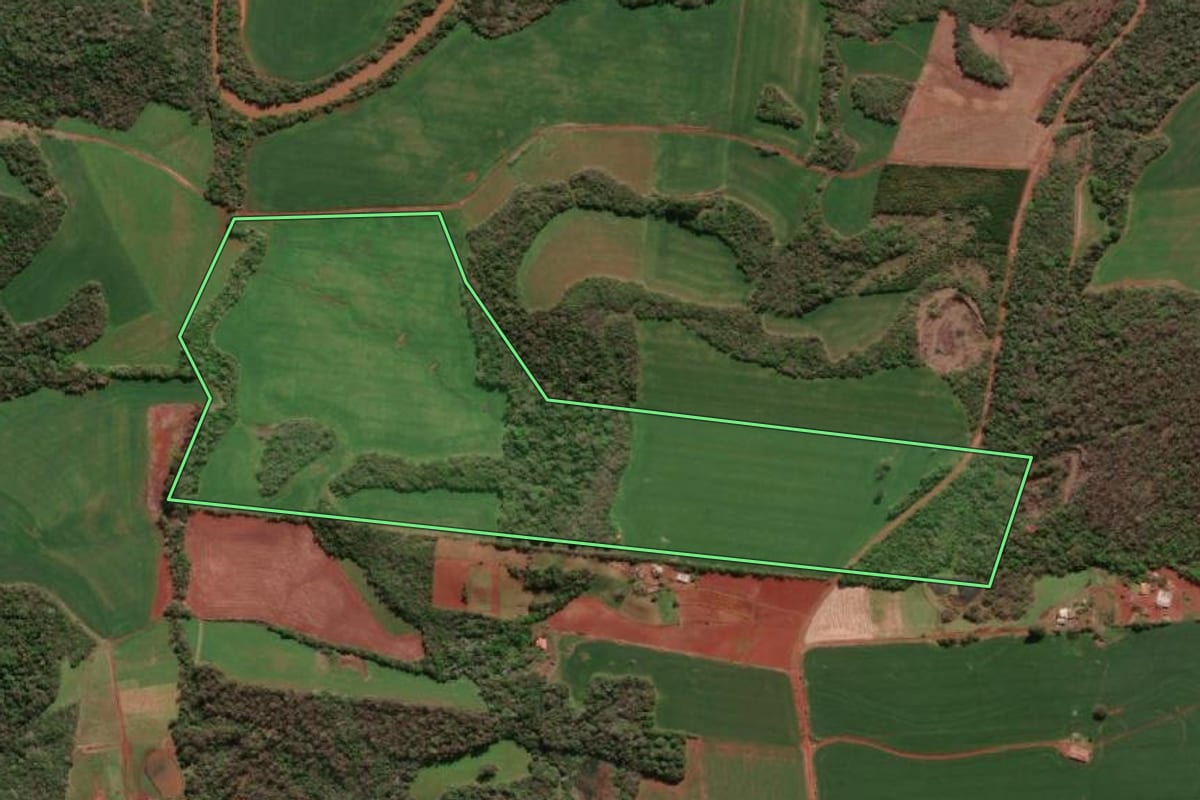 Imagem de satélite do imóvel rural em Giruá (RS), com o contorno declarado no CAR desenhado por cima.