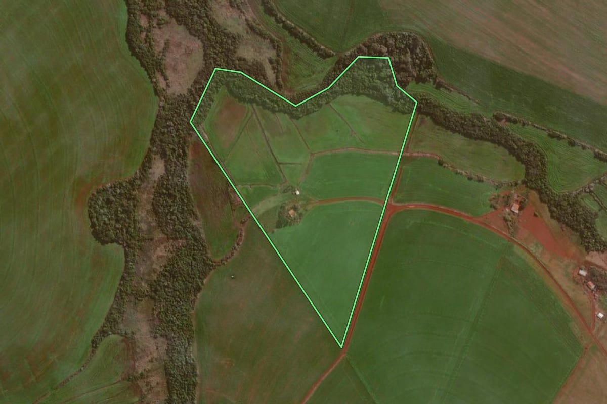 Imagem de satélite do imóvel rural em Giruá (RS), com o contorno declarado no CAR desenhado por cima.