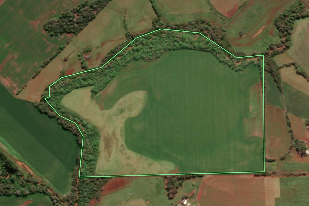 Imagem de satélite do imóvel rural em Giruá (RS), com o contorno declarado no CAR desenhado por cima.