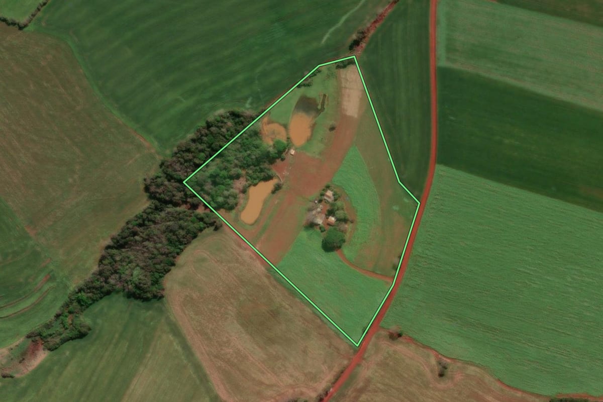 Imagem de satélite do imóvel rural em Giruá (RS), com o contorno declarado no CAR desenhado por cima.