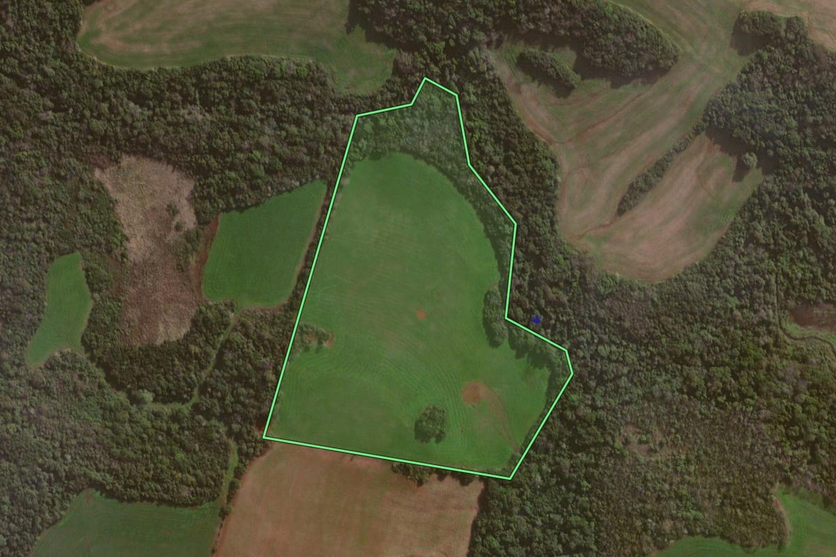 Imagem de satélite do imóvel rural em Giruá (RS), com o contorno declarado no CAR desenhado por cima.