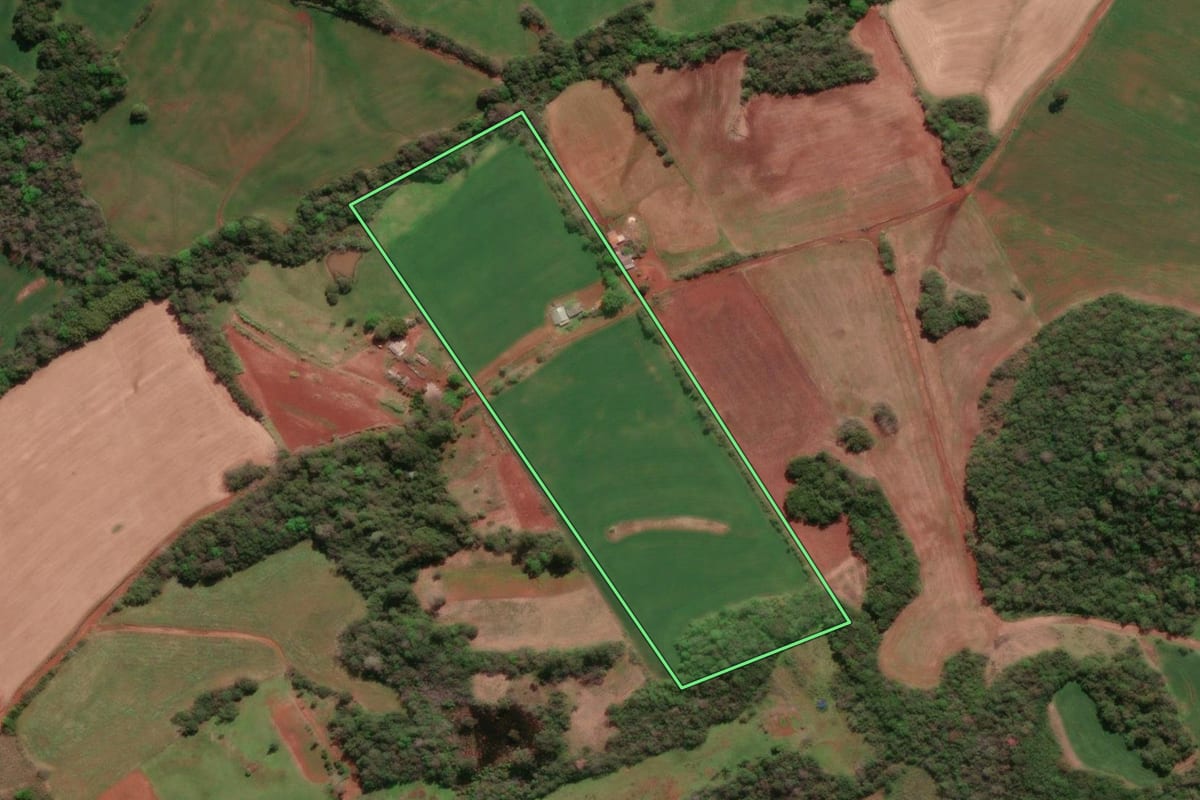 Imagem de satélite do imóvel rural em Giruá (RS), com o contorno declarado no CAR desenhado por cima.