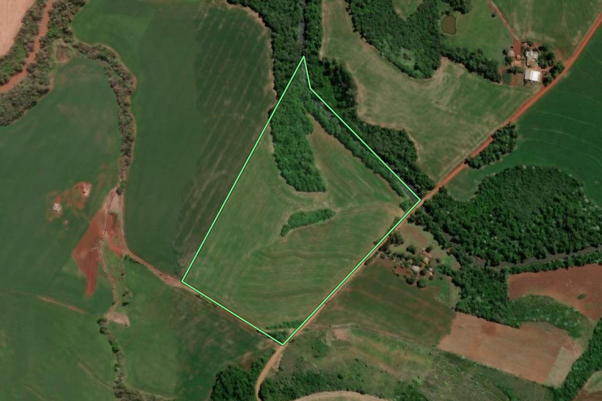 Imagem de satélite do imóvel rural em Giruá (RS), com o contorno declarado no CAR desenhado por cima.