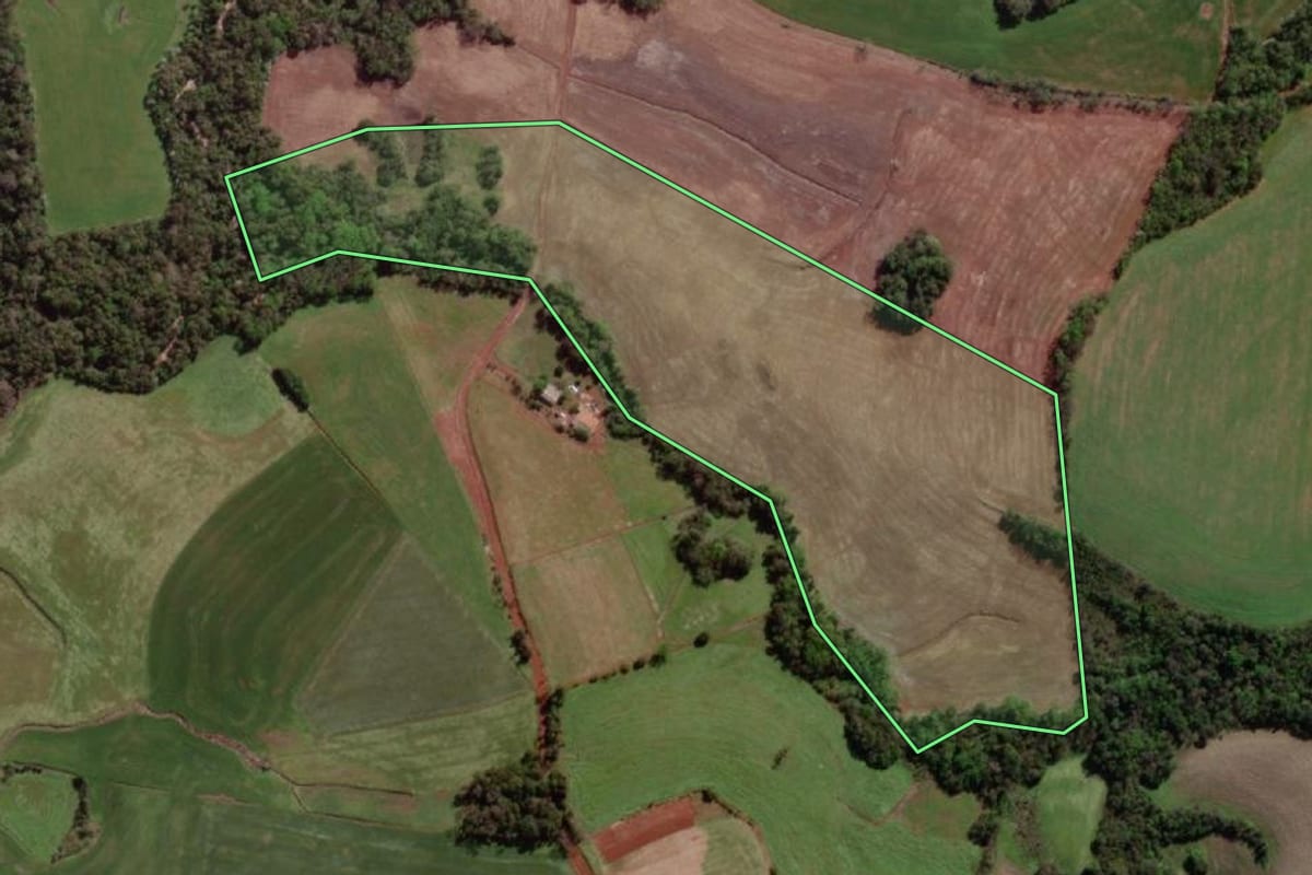 Imagem de satélite do imóvel rural em Giruá (RS), com o contorno declarado no CAR desenhado por cima.
