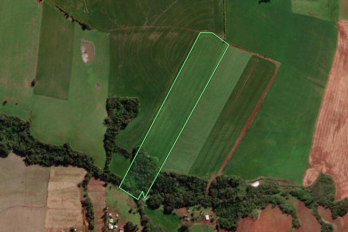 Imagem de satélite do imóvel rural em Giruá (RS), com o contorno declarado no CAR desenhado por cima.