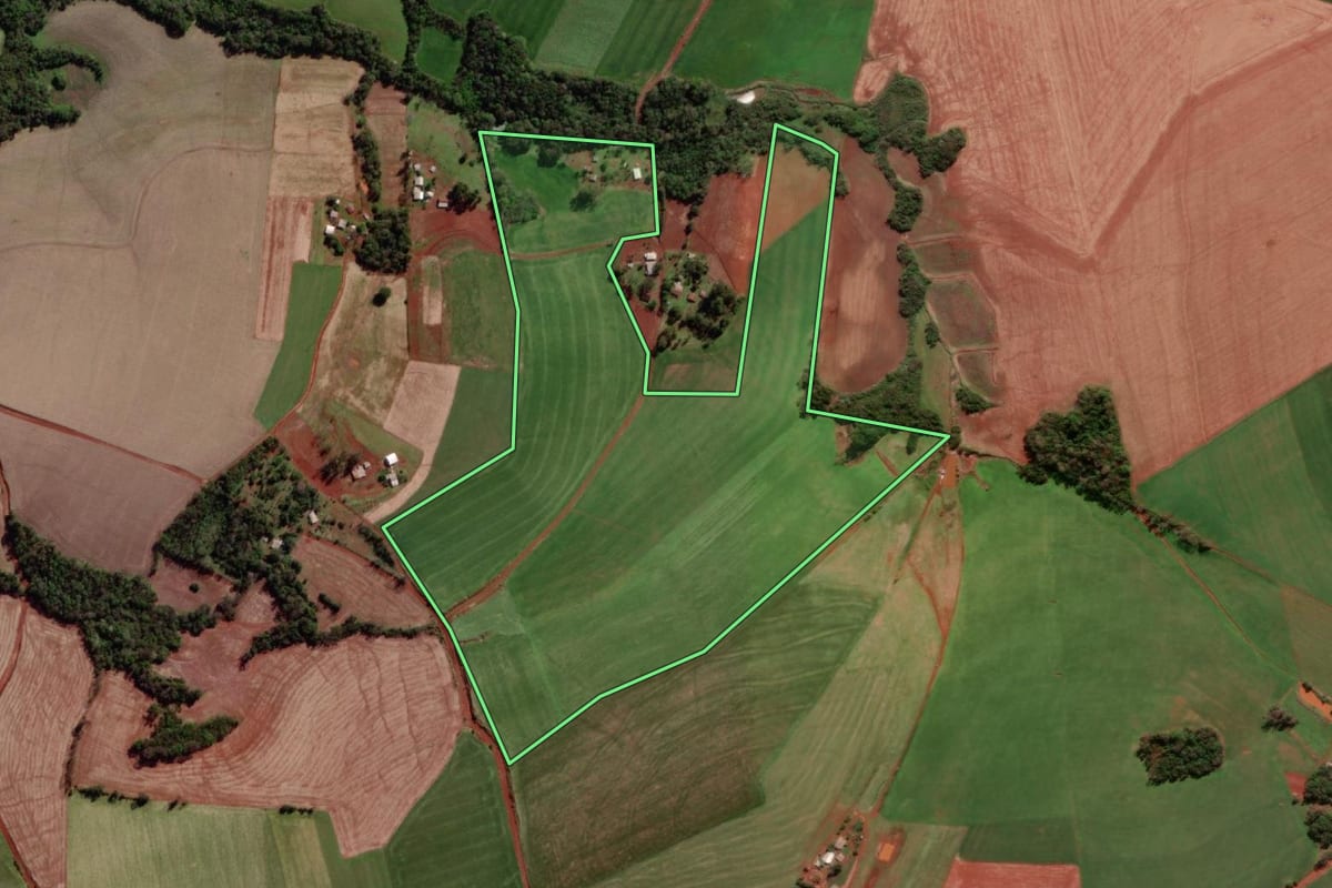 Imagem de satélite do imóvel rural em Giruá (RS), com o contorno declarado no CAR desenhado por cima.