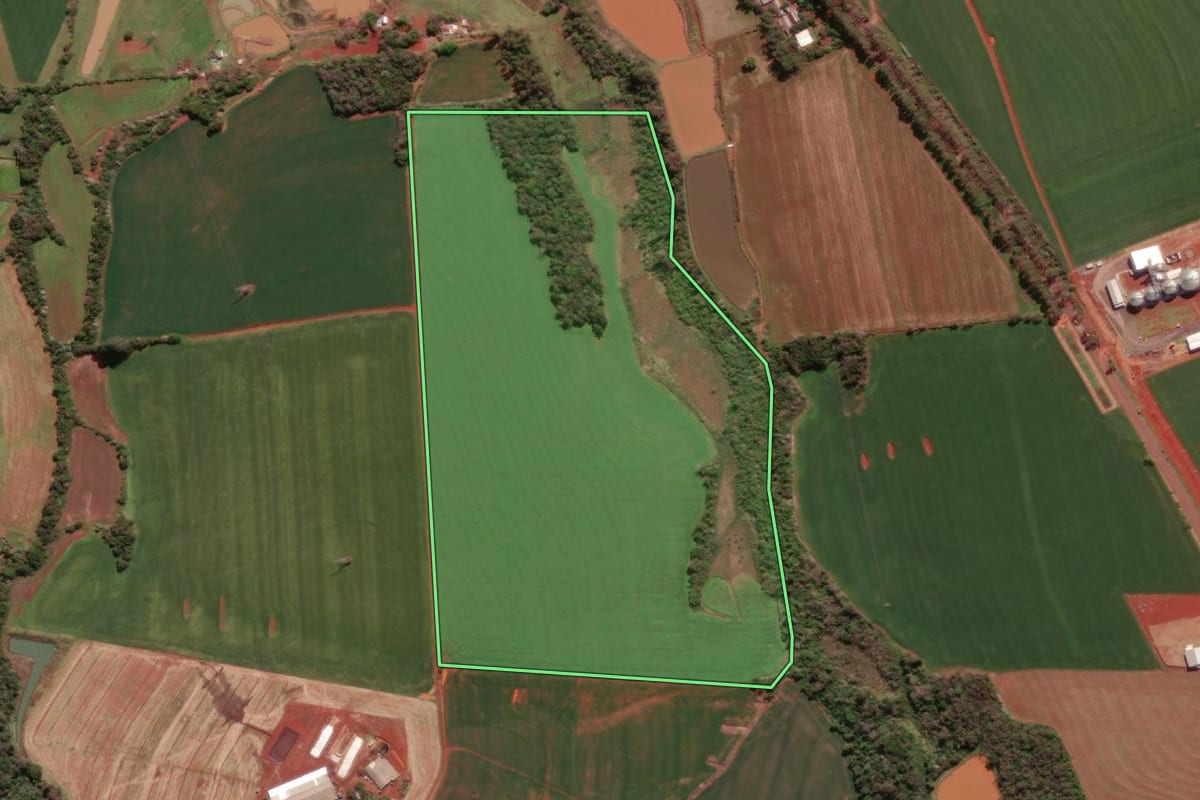 Imagem de satélite do imóvel rural em Giruá (RS), com o contorno declarado no CAR desenhado por cima.