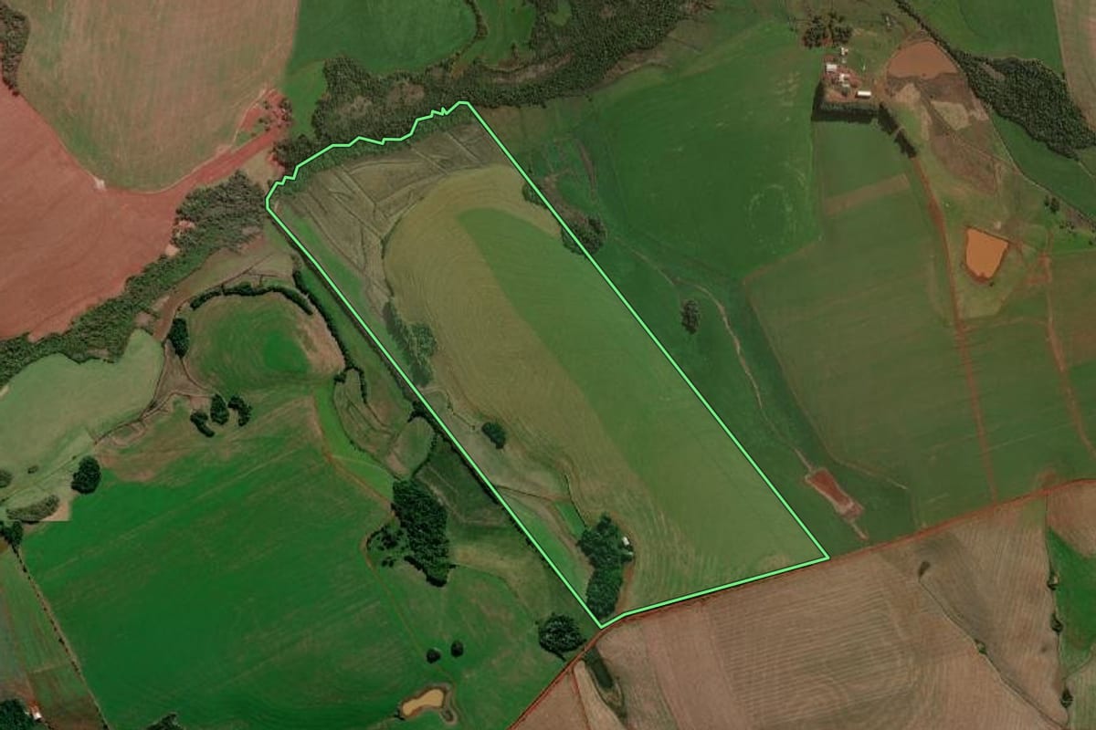 Imagem de satélite do imóvel rural em Giruá (RS), com o contorno declarado no CAR desenhado por cima.