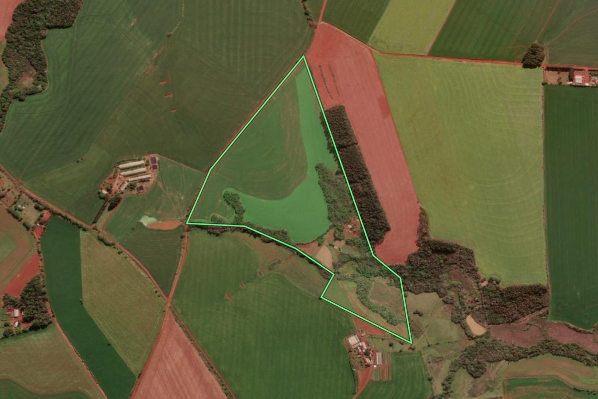 Imagem de satélite do imóvel rural em Giruá (RS), com o contorno declarado no CAR desenhado por cima.