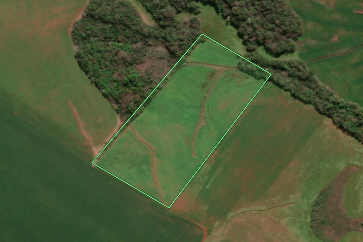 Imagem de satélite do imóvel rural em Giruá (RS), com o contorno declarado no CAR desenhado por cima.