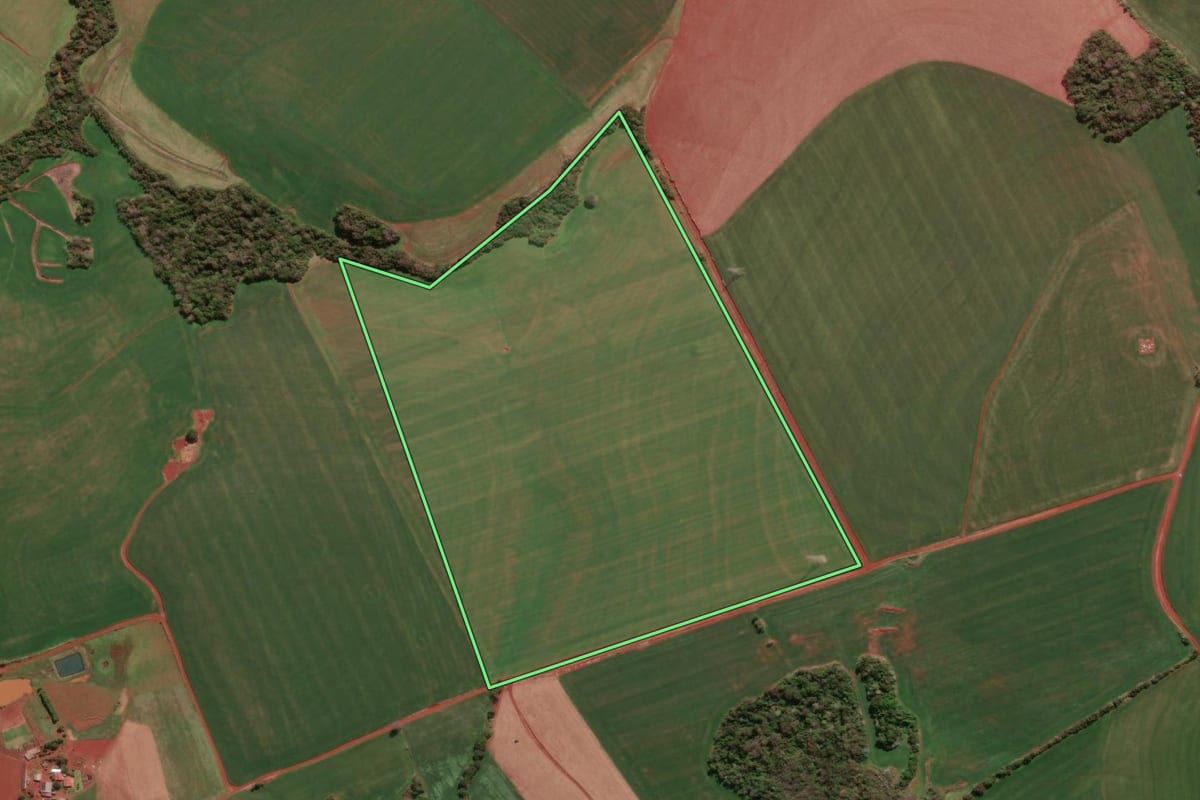 Imagem de satélite do imóvel rural em Giruá (RS), com o contorno declarado no CAR desenhado por cima.