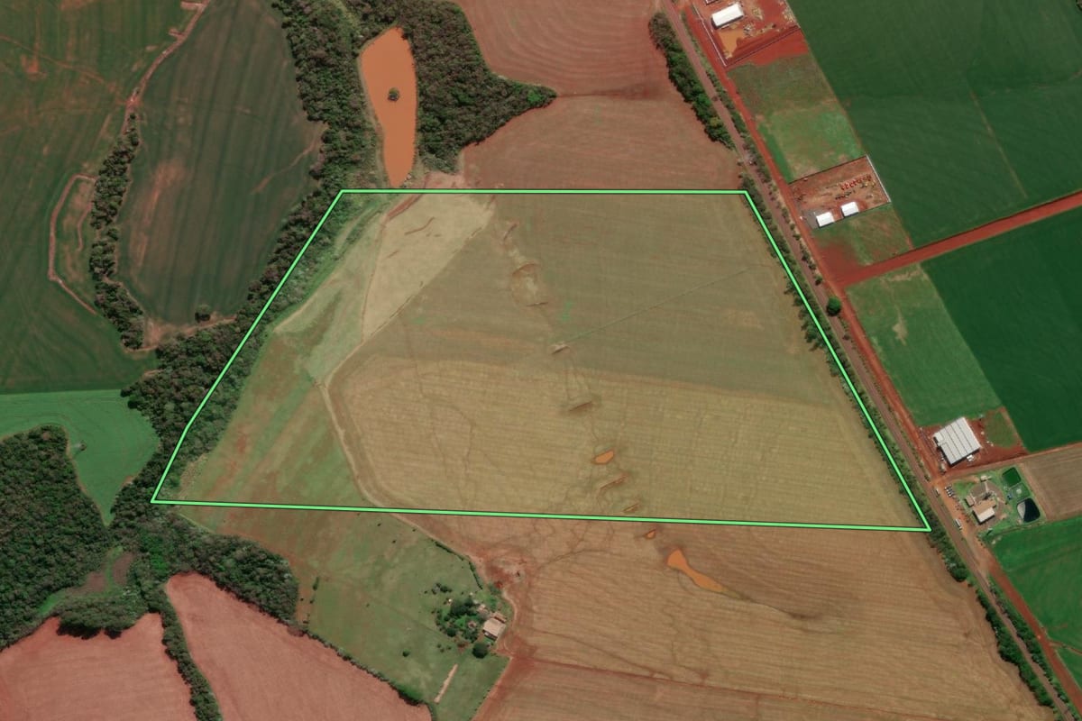 Imagem de satélite do imóvel rural em Giruá (RS), com o contorno declarado no CAR desenhado por cima.