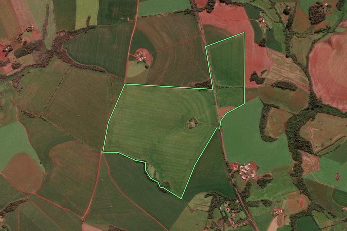 Imagem de satélite do imóvel rural em Giruá (RS), com o contorno declarado no CAR desenhado por cima.