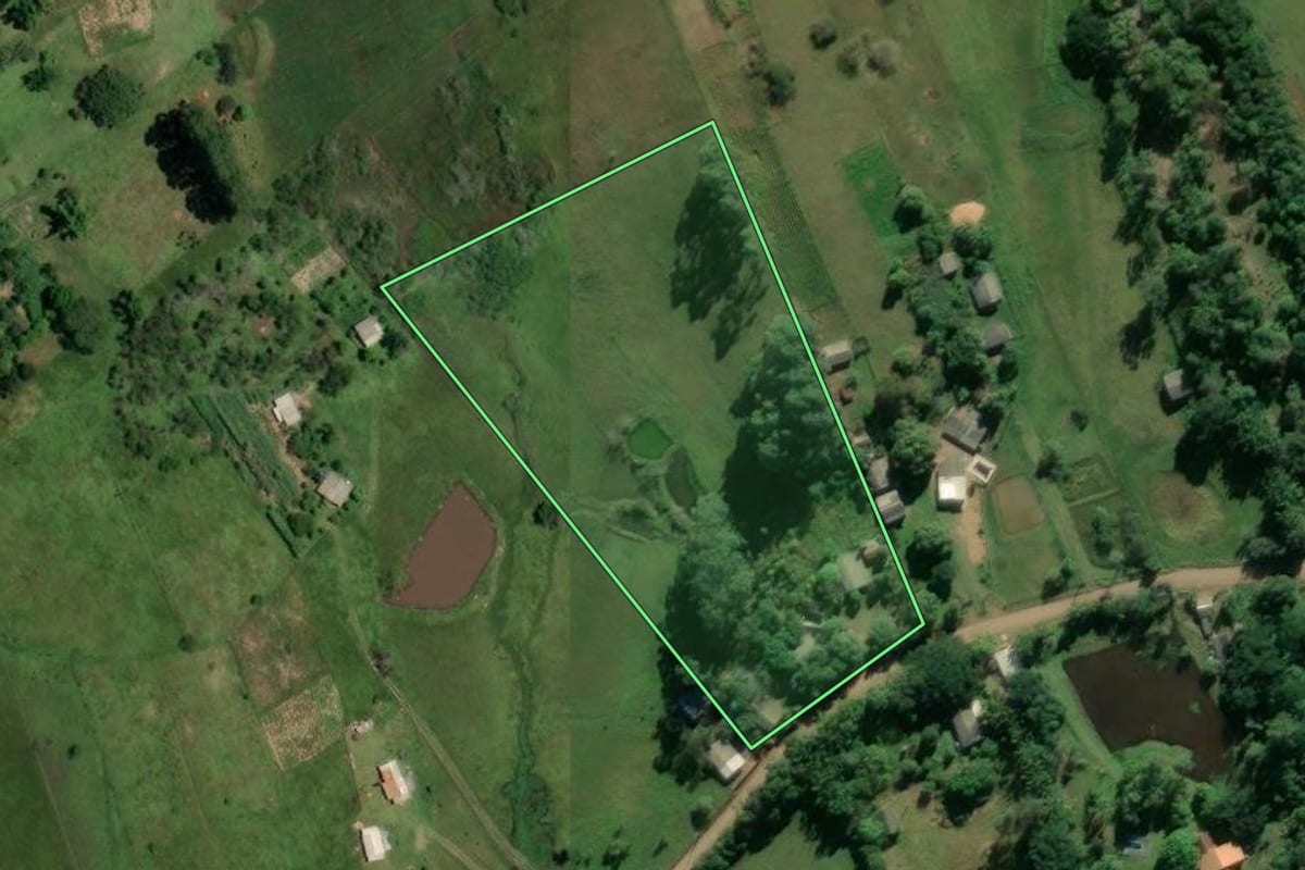 Imagem de satélite do imóvel rural em Glorinha (RS), com o contorno declarado no CAR desenhado por cima.