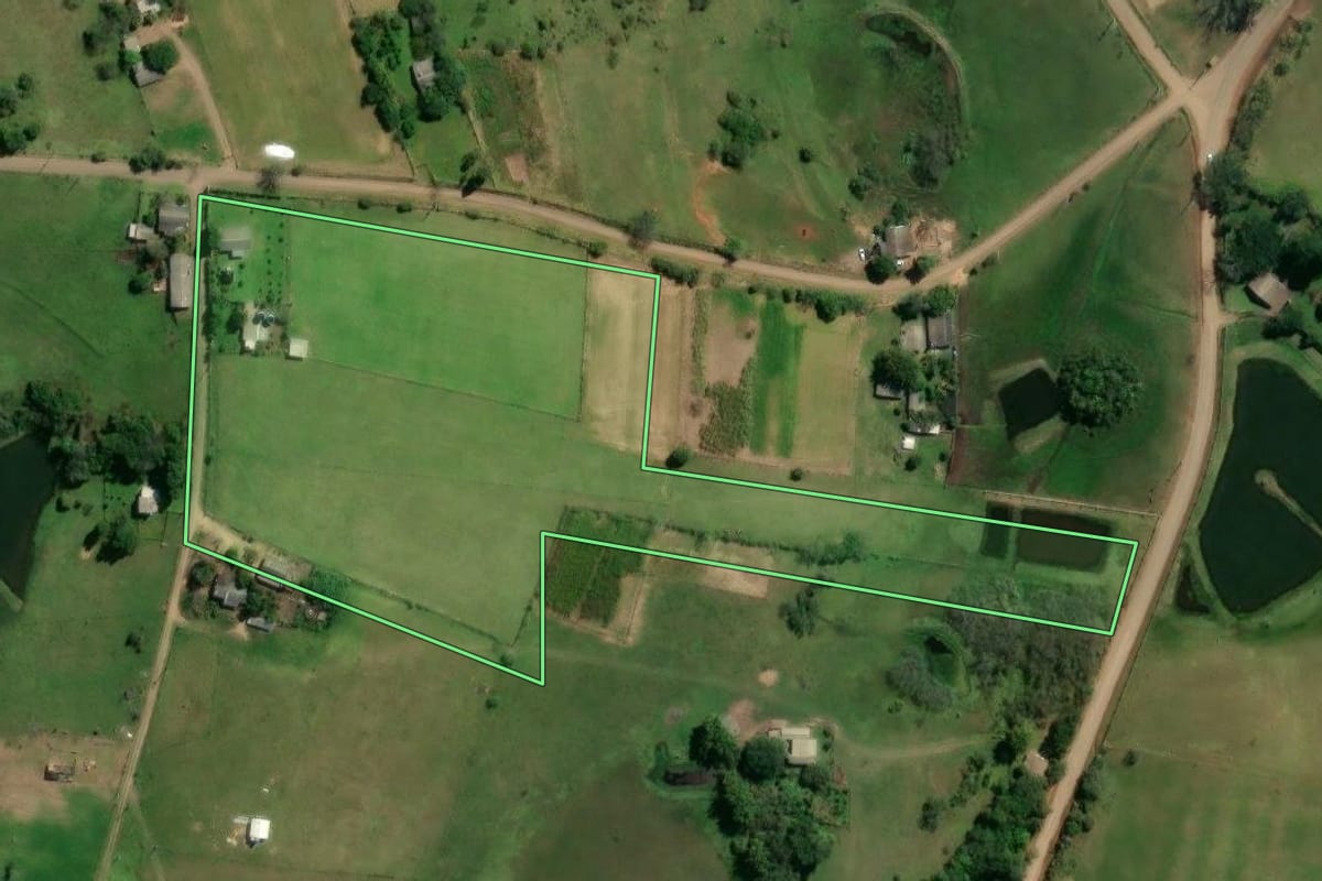Imagem de satélite do imóvel rural em Glorinha (RS), com o contorno declarado no CAR desenhado por cima.