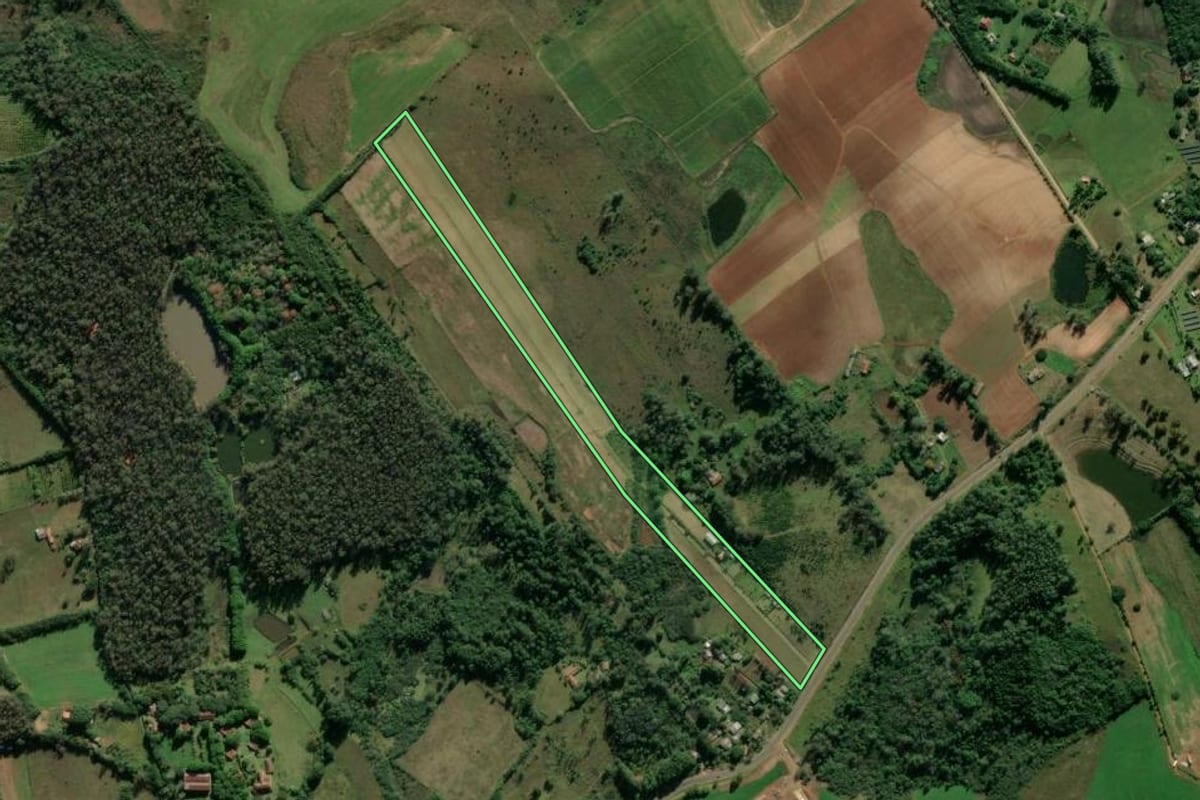 Imagem de satélite do imóvel rural em Glorinha (RS), com o contorno declarado no CAR desenhado por cima.