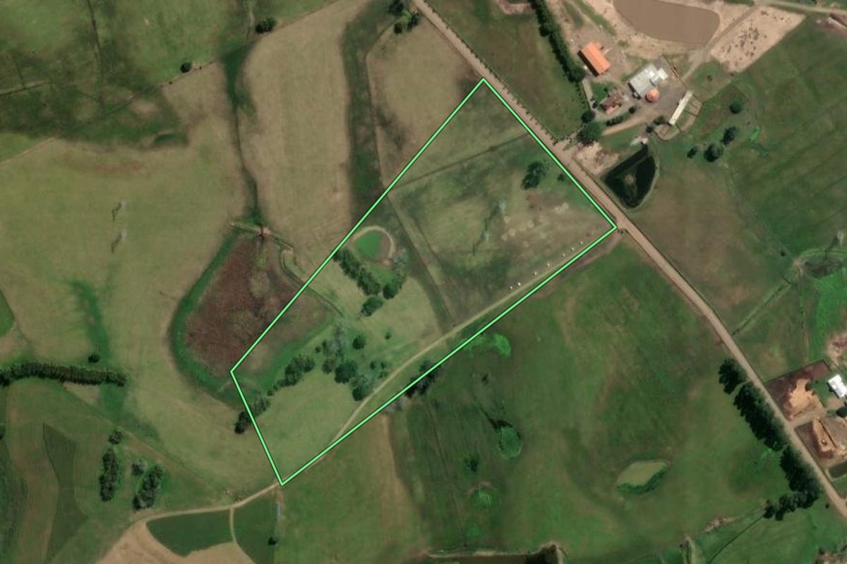 Imagem de satélite do imóvel rural em Glorinha (RS), com o contorno declarado no CAR desenhado por cima.