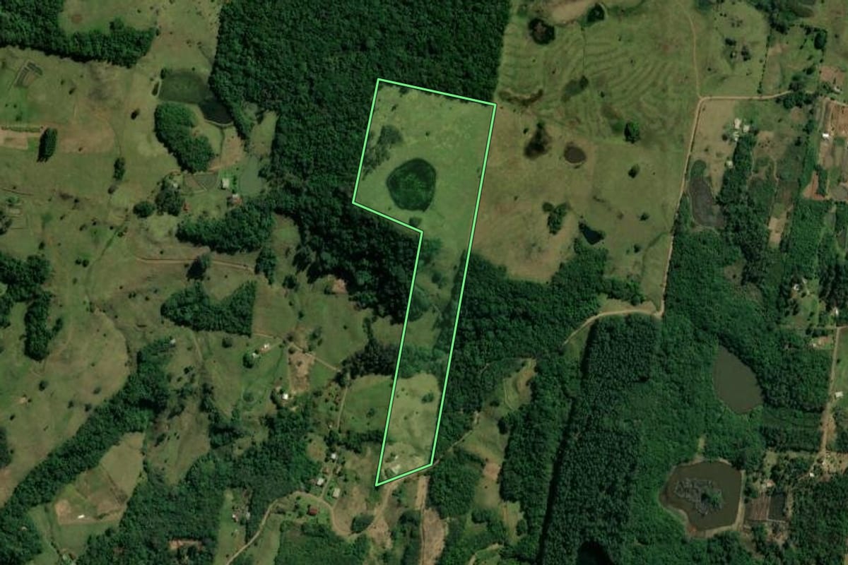 Imagem de satélite do imóvel rural em Glorinha (RS), com o contorno declarado no CAR desenhado por cima.