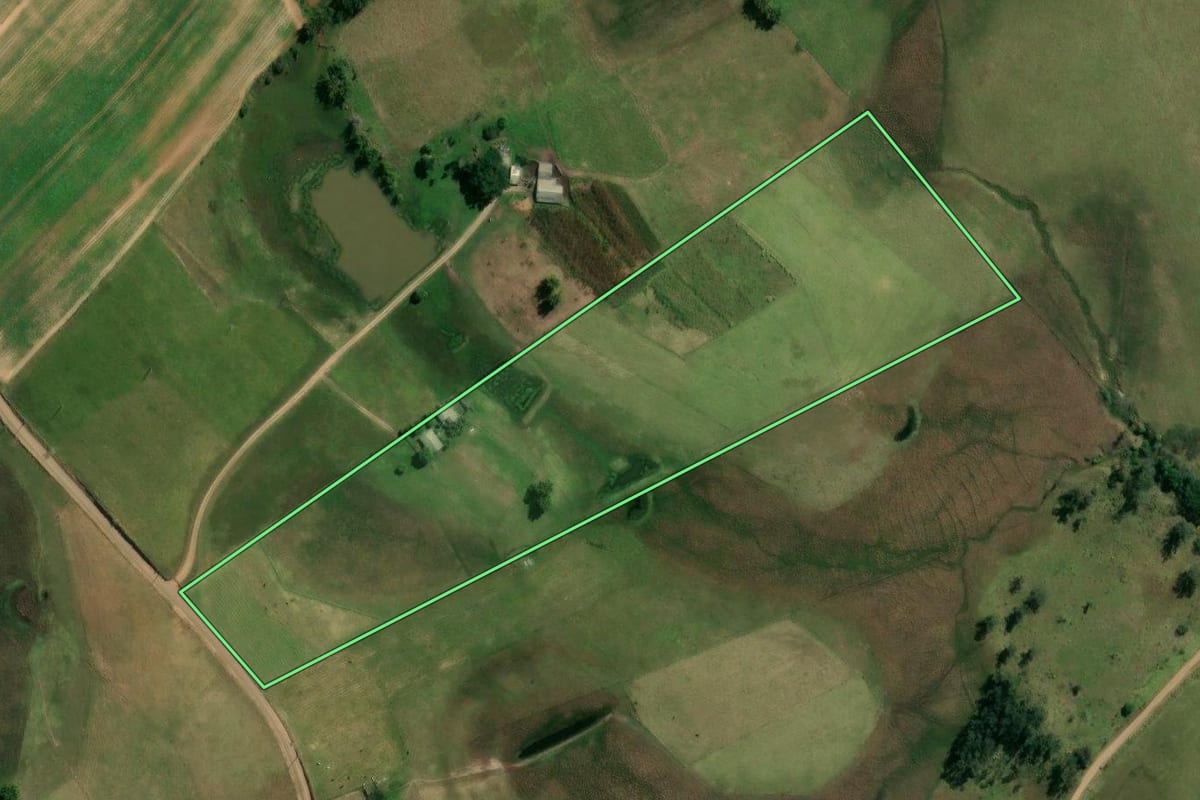 Imagem de satélite do imóvel rural em Glorinha (RS), com o contorno declarado no CAR desenhado por cima.