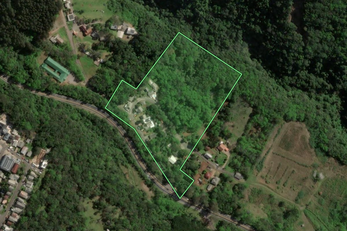 Imagem de satélite do imóvel rural em Gramado (RS), com o contorno declarado no CAR desenhado por cima.
