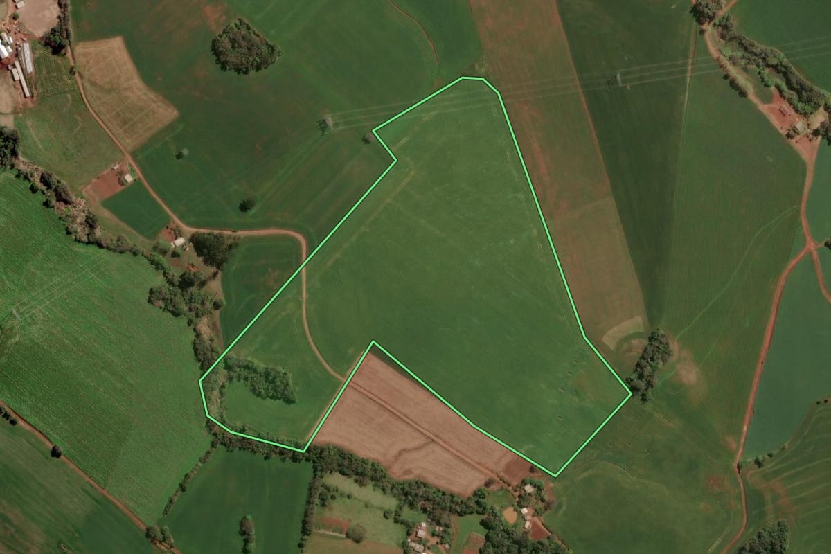 Imagem de satélite do imóvel rural em Gramado dos Loureiros (RS), com o contorno declarado no CAR desenhado por cima.
