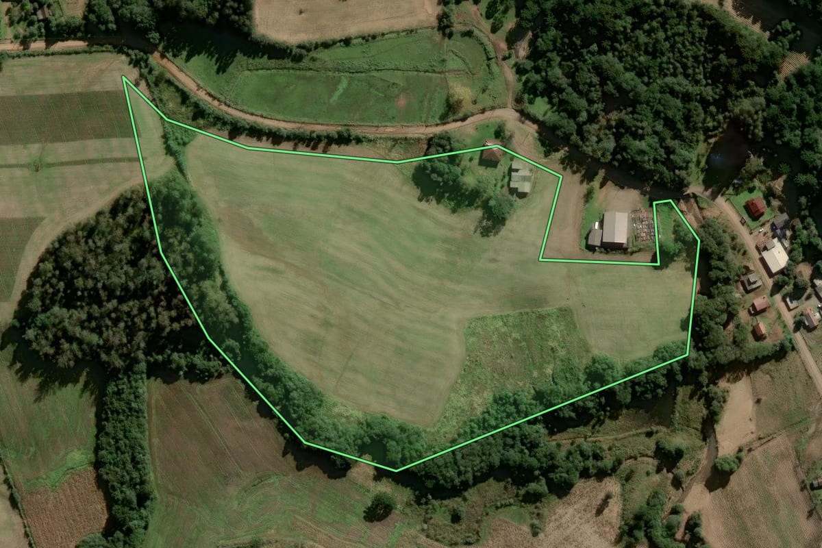 Imagem de satélite do imóvel rural em Gramado Xavier (RS), com o contorno declarado no CAR desenhado por cima.