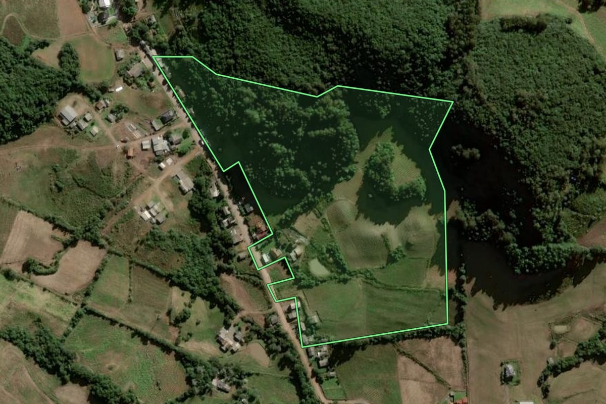 Imagem de satélite do imóvel rural em Gramado Xavier (RS), com o contorno declarado no CAR desenhado por cima.