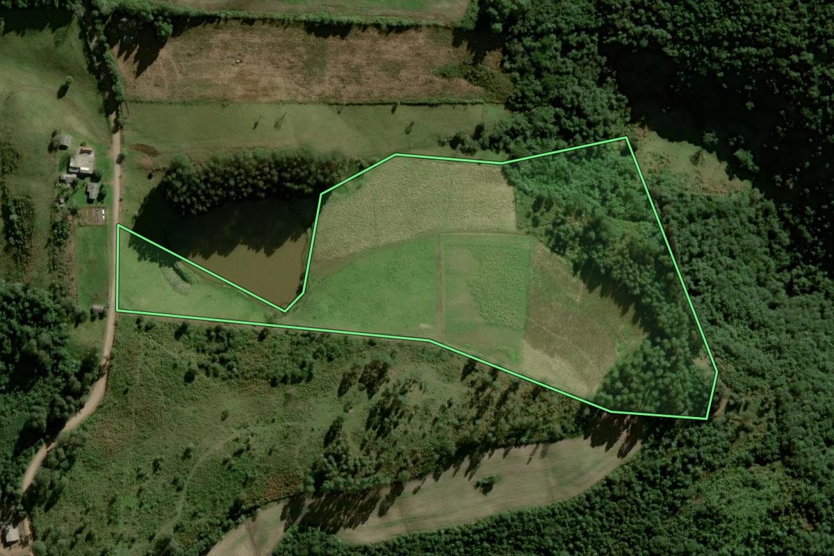 Imagem de satélite do imóvel rural em Gramado Xavier (RS), com o contorno declarado no CAR desenhado por cima.