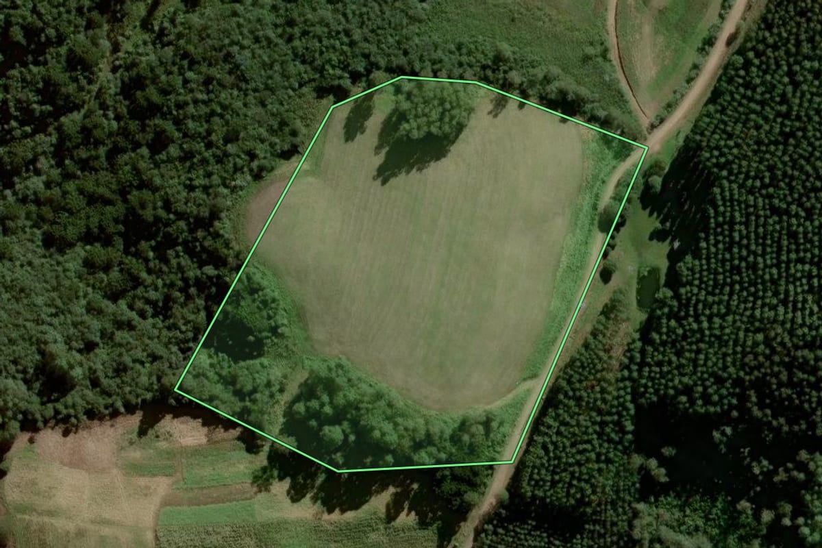 Imagem de satélite do imóvel rural em Gramado Xavier (RS), com o contorno declarado no CAR desenhado por cima.