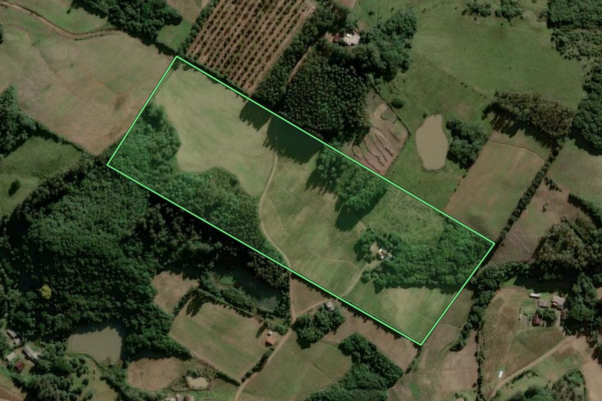 Imagem de satélite do imóvel rural em Gramado Xavier (RS), com o contorno declarado no CAR desenhado por cima.
