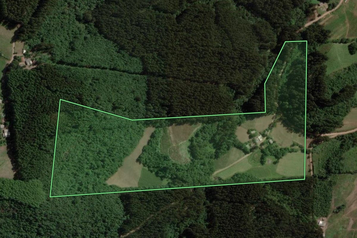 Imagem de satélite do imóvel rural em Gramado Xavier (RS), com o contorno declarado no CAR desenhado por cima.