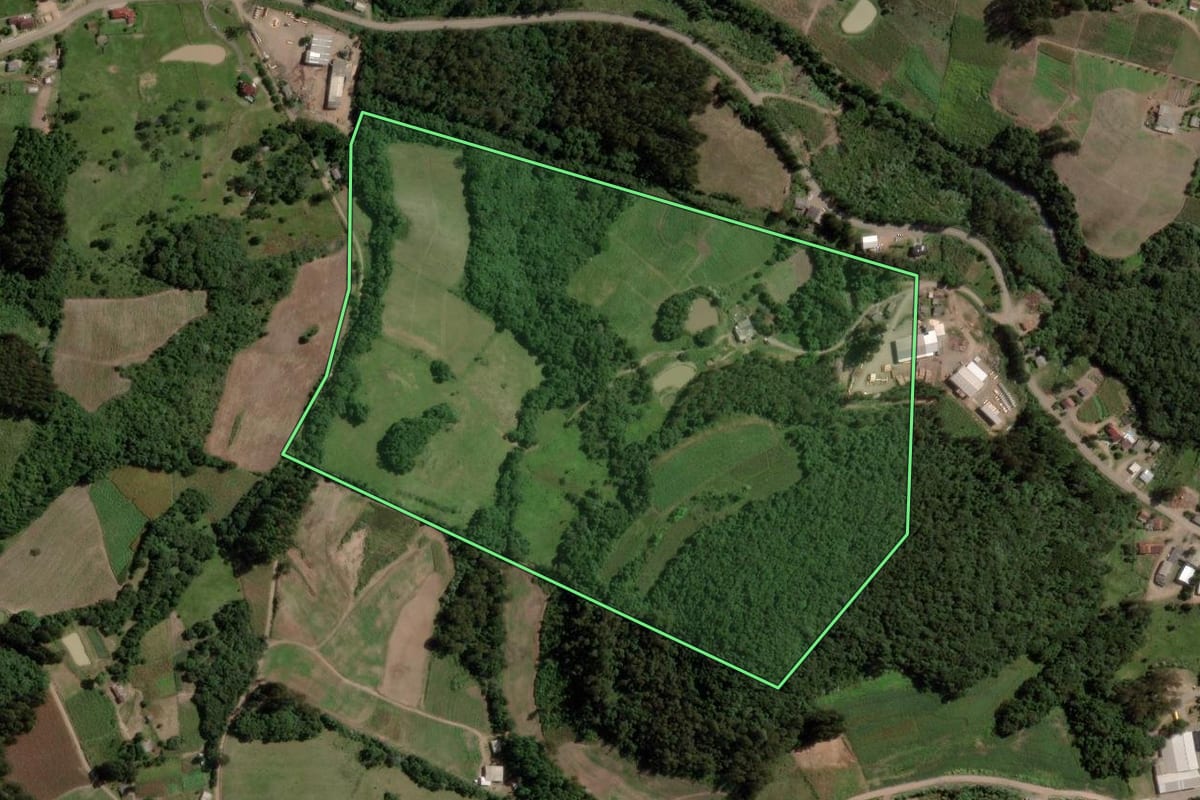 Imagem de satélite do imóvel rural em Gramado Xavier (RS), com o contorno declarado no CAR desenhado por cima.