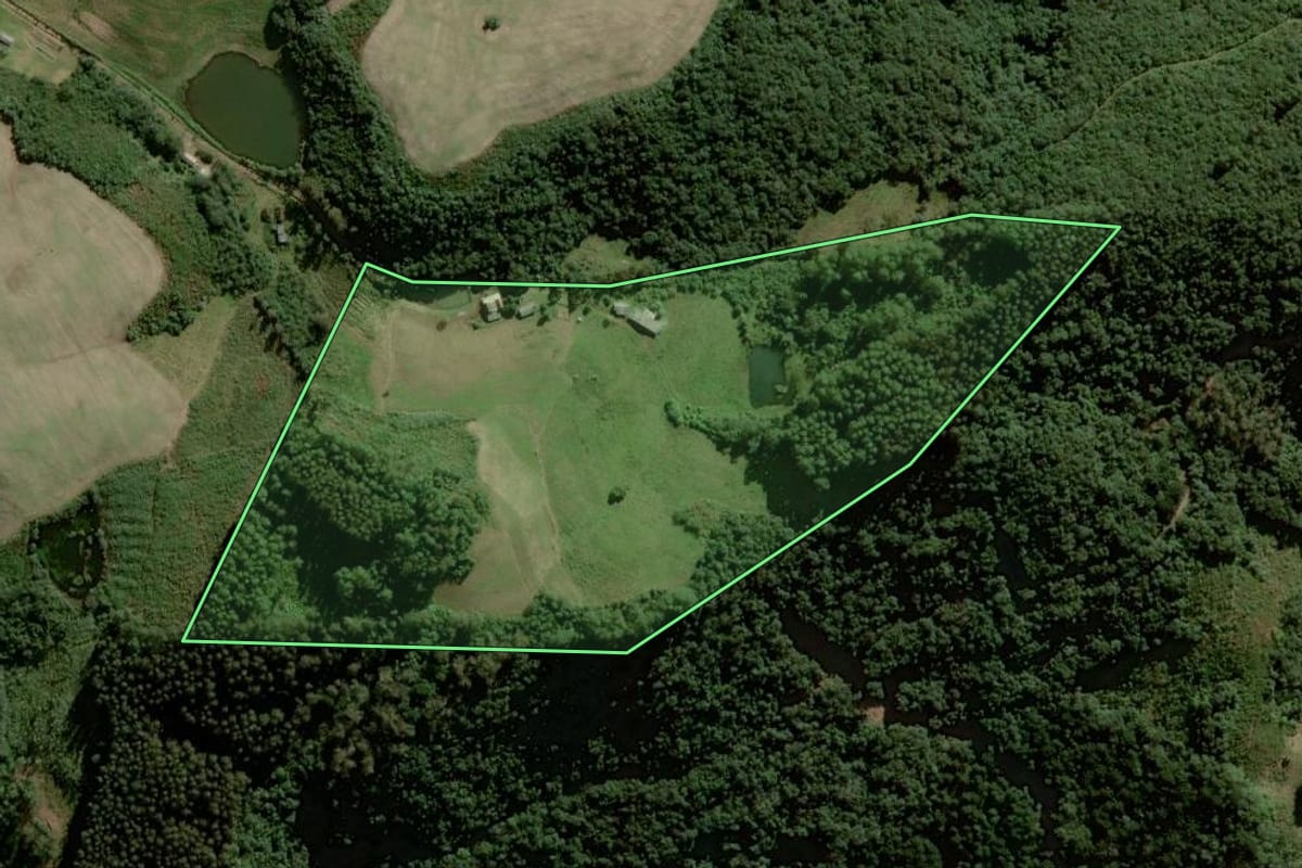 Imagem de satélite do imóvel rural em Gramado Xavier (RS), com o contorno declarado no CAR desenhado por cima.