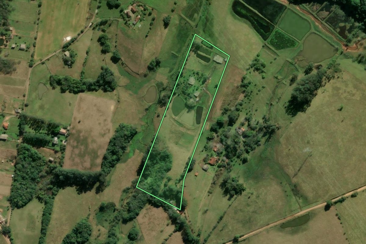 Imagem de satélite do imóvel rural em Gravataí (RS), com o contorno declarado no CAR desenhado por cima.