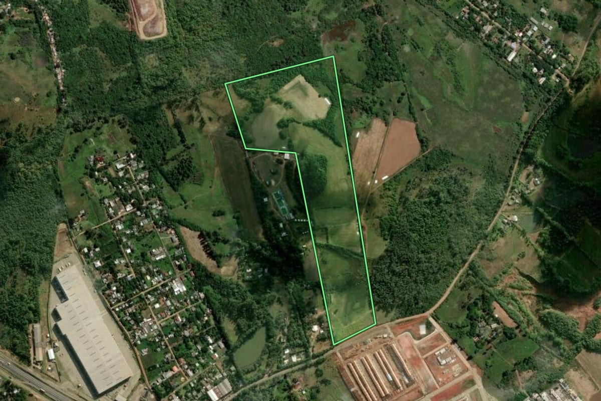 Imagem de satélite do imóvel rural em Gravataí (RS), com o contorno declarado no CAR desenhado por cima.