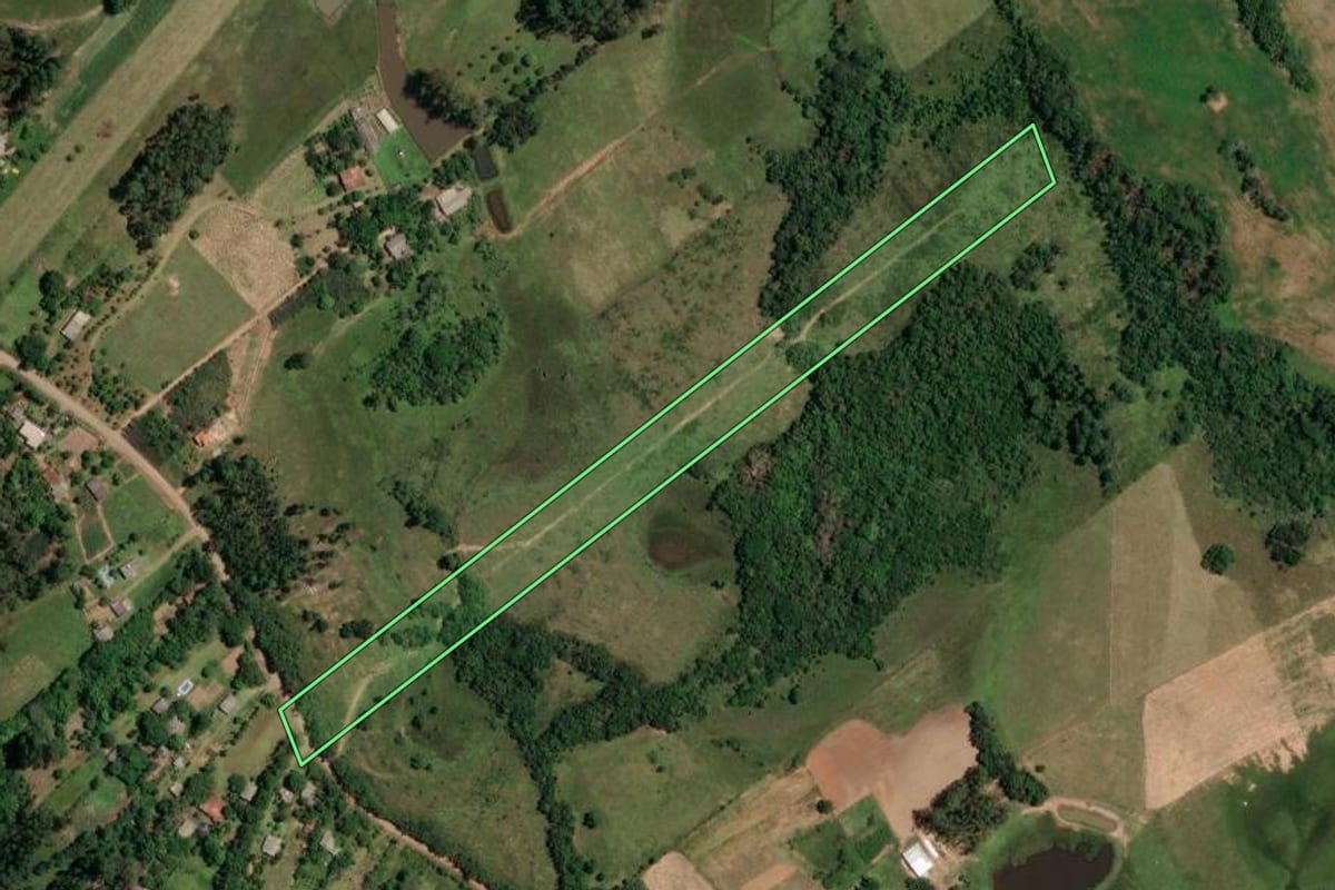 Imagem de satélite do imóvel rural em Gravataí (RS), com o contorno declarado no CAR desenhado por cima.