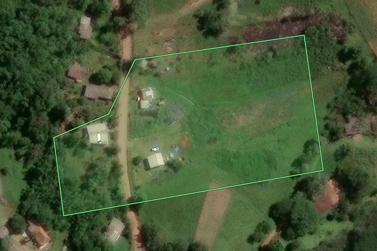 Imagem de satélite do imóvel rural em Gravataí (RS), com o contorno declarado no CAR desenhado por cima.