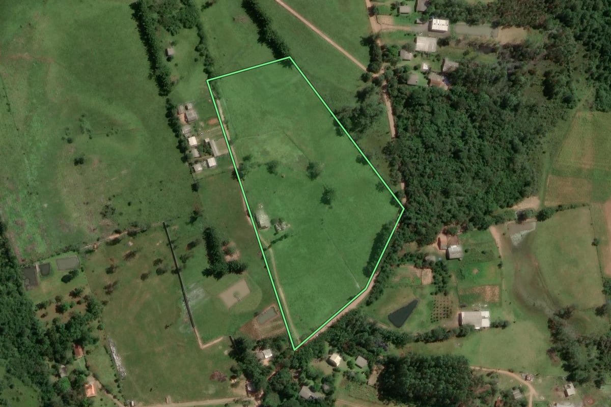 Imagem de satélite do imóvel rural em Gravataí (RS), com o contorno declarado no CAR desenhado por cima.