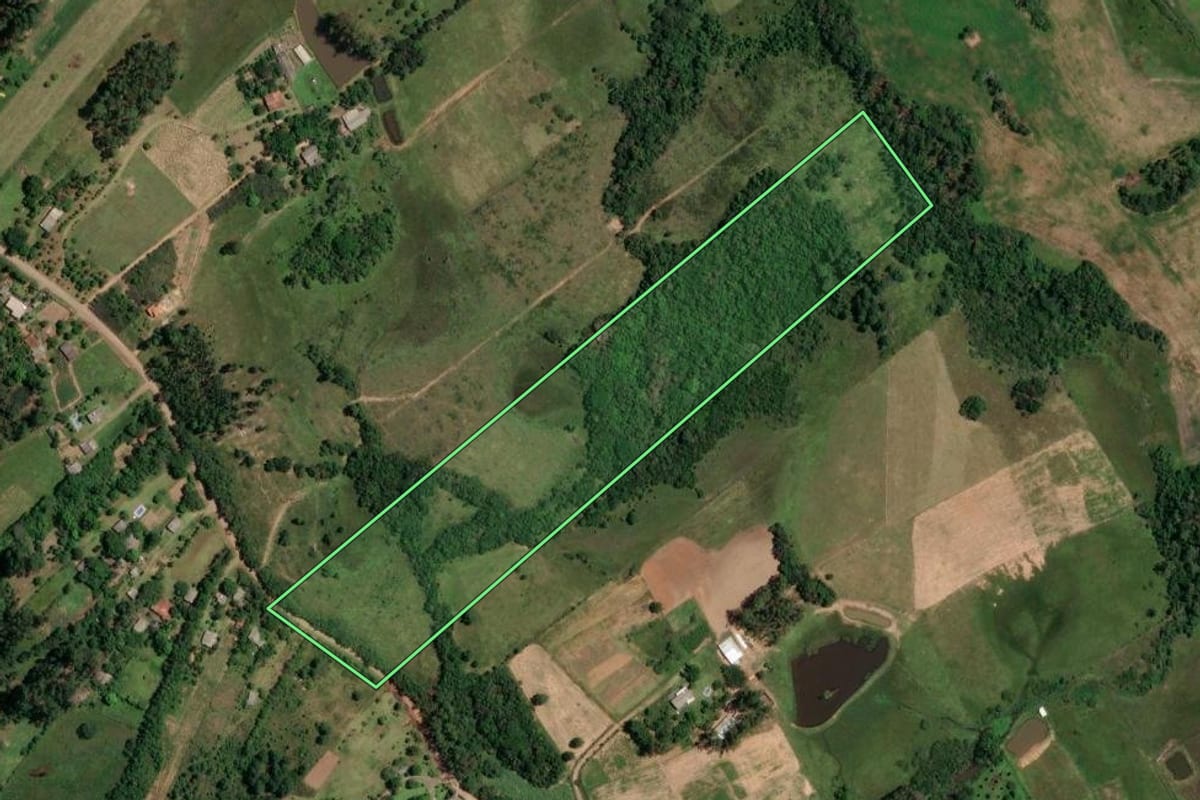 Imagem de satélite do imóvel rural em Gravataí (RS), com o contorno declarado no CAR desenhado por cima.