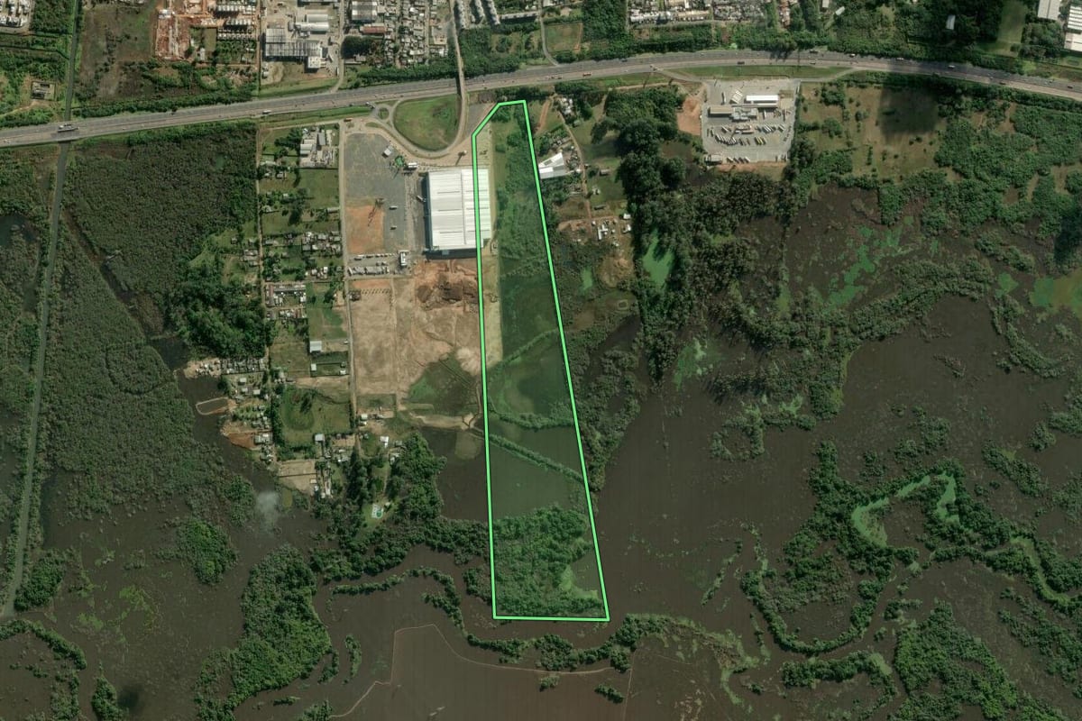 Imagem de satélite do imóvel rural em Gravataí (RS), com o contorno declarado no CAR desenhado por cima.