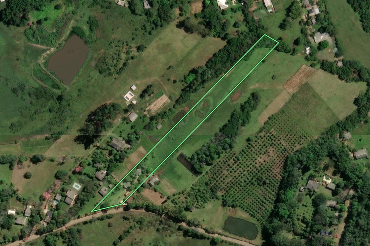 Imagem de satélite do imóvel rural em Gravataí (RS), com o contorno declarado no CAR desenhado por cima.