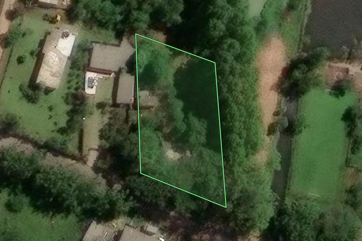 Imagem de satélite do imóvel rural em Gravataí (RS), com o contorno declarado no CAR desenhado por cima.
