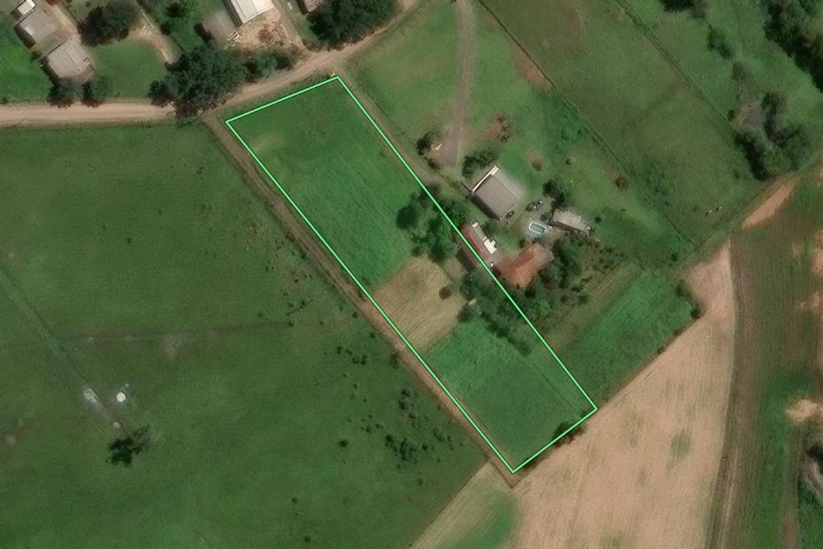 Imagem de satélite do imóvel rural em Gravataí (RS), com o contorno declarado no CAR desenhado por cima.