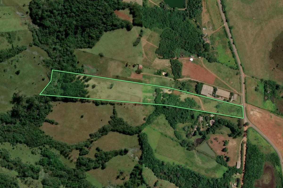 Imagem de satélite do imóvel rural em Gravataí (RS), com o contorno declarado no CAR desenhado por cima.